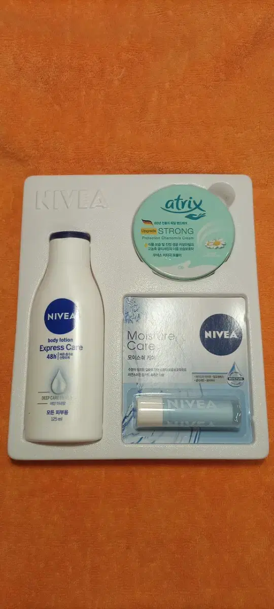 미개봉) 새상품) 바디 로션, 핸드 크림, 립밤, NIVEA 3종 세트